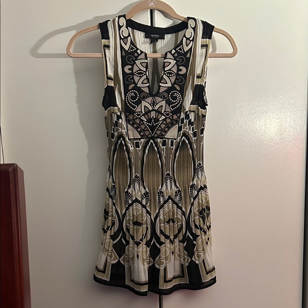 Alfani Black and Cream Geometric tunic